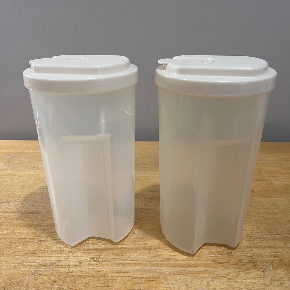Vtg Rubbermaid 2 Qt Servin Saver Set of 2 Almond Flip Top T-Shape‎ Easy Grip